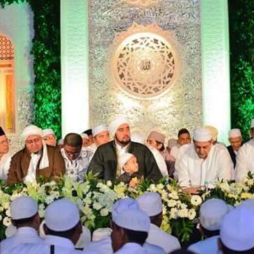 ๑۩๑Pengasuh Majelis Ahbaabul Musthofa Surakarta ๑۩๑ Akun ini dikelola dan dioperaisonalkan oleh Hamba Allah SWT. Mohon maaf kalau ada kekhilafan dalam akun ini.