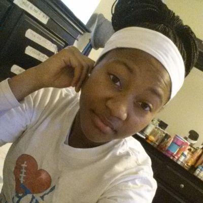 Dont deal with drama like to chill love track & basketball. God ❤family friends  relatonship in that order