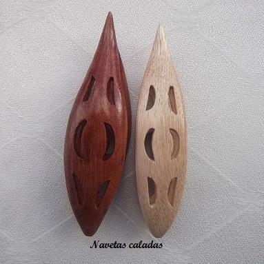 Tejedora de frivolite (Tatting)