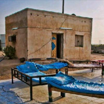 الأعمى من يرى بغير عينه ، و الأصم من يسمع بغير أذنه