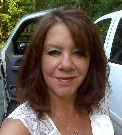 Major Foodie, Aspiring Writer, Wife and Mother, Gardener (Veggies that is) who loves reading, the lake, and all things summer.