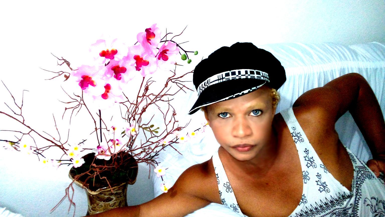 AM massage therapist, ACTOR, DANCERS, makeup artist AND PHOTO MODEL