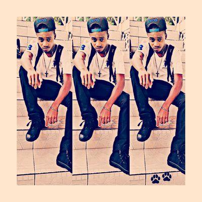100% Jamaican
Not the hype type!!!
Don't trust people!!!
Mek it big today and relax tomorrow!!!!! ✌✨
Realest nigga!!!
No flex zone!!!
End.