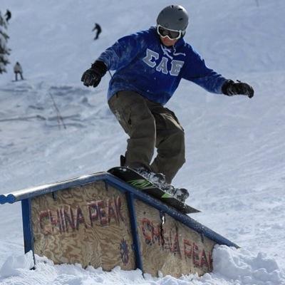 ΣΑΕ at Fresno State. Golifng, Snowboarding and Skyskiing