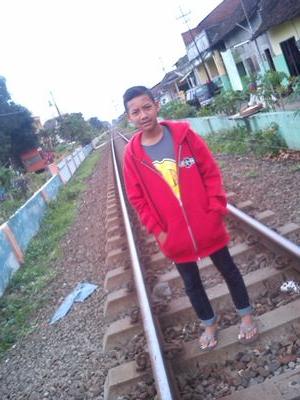 follow me and folL back  . . . . ..please . .
        contact persont : :085707648764
         Facebook        : : Rio andika
ريو محبة الله