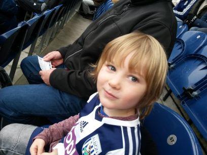 Hailing from the hills of Sedgley in the West Mids. Guitar obsessive father of two & supporter of WBA FC