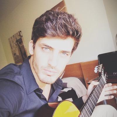 Licenciado en Odontologia '12. Amante de la fotografia, la naturaleza y el surf. Cualquier día puede ser un buen día, sólo tienes que saber vivirlo