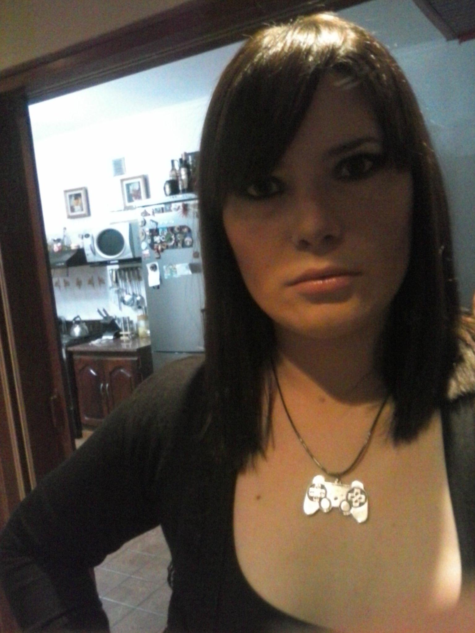 Hi, I love the wolves, video games, anime, make up, caffe, Rammstein, clothes and animals ♥