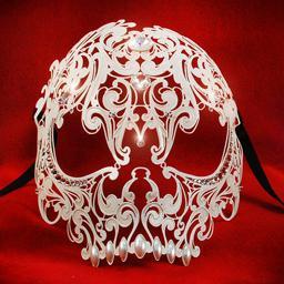 A “Red Velvet” Venetian Masks é a representante nacional de uma oficina especializada na produção de máscaras venezianas feitas à mão.