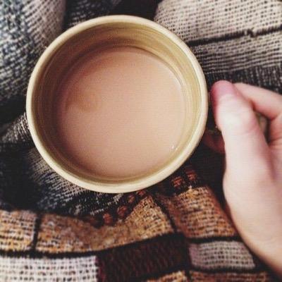 مجلة إلكترونية بسيطة ومنوعة ترأسها ثلاثة فتيات. للتواصل معنا بشكل خاص: coffeeupkw@gmail.com