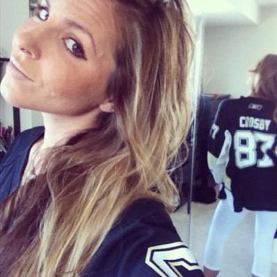 PLOTTE_A_PUCK's profile picture. je suis une plotte a puck et fière de l'être.            montreal 514