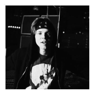 Free Follow .... follow @irxwinsbandanas Ily have a great day 3