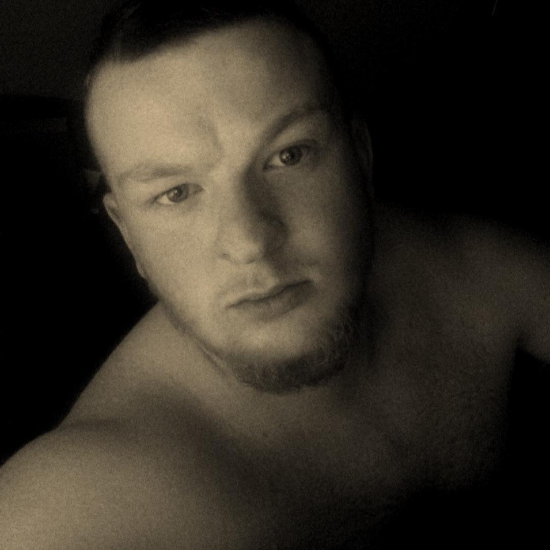 #Germanstreamer.....hey Leute mein Name ist Alex und ich streame gerne mal League of Legends und andere Games schaut doch mal vorbei:) http://t.co/gJ1xjH7PcK