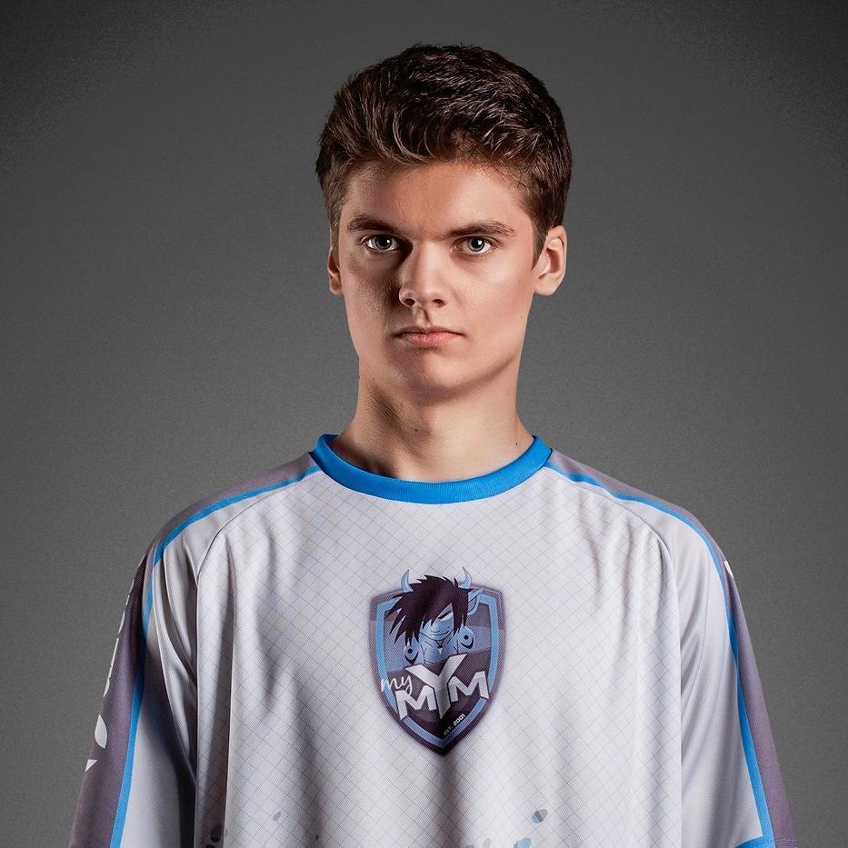 Top Laner @myMYMcom http://t.co/R0fyQBuF5A  -      http://t.co/ZOL6yRkSq4
