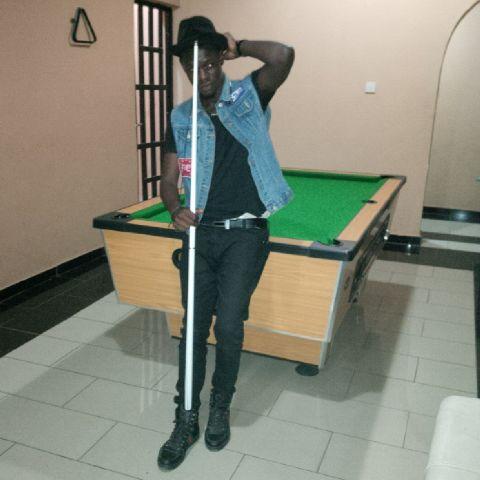 just hit d follow box nd u no more about me, i promise a follow back immediately