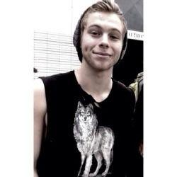 please follow @ohemmohs because she gave you this free follow and you can ask for a fb ilysm