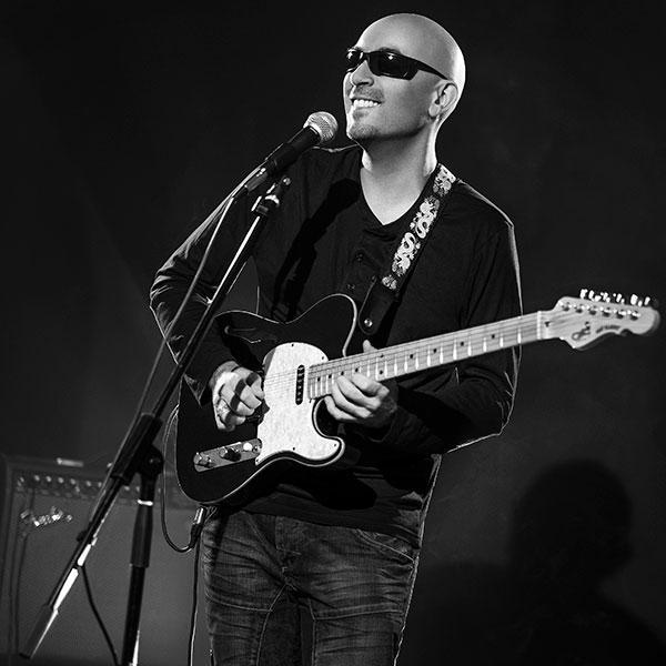 Cantante, compositor, guitarrista...Singer, songwriter, guitarist