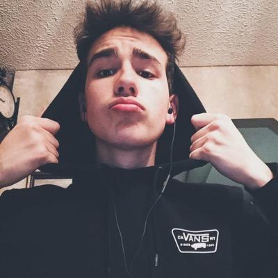 I FOLLOWED SO PLEASE RT AND TAG JACOB!