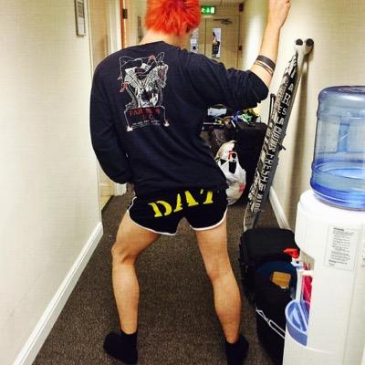 GO FOLLOW @Iightmgc !!!!  if you were added to the list or i faved your tweets it bc i wanna be mutuals .. so let's be mutuals because you're cute bye gtg !