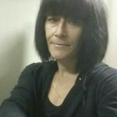 Single mom of 2 age 13 & 16. Love to bake & cook everythin & anything. Also a coffee addict.