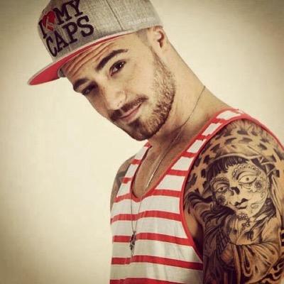 Me encantan los tatujes, soy un chavo buena onda y tambien me gusta el rap.