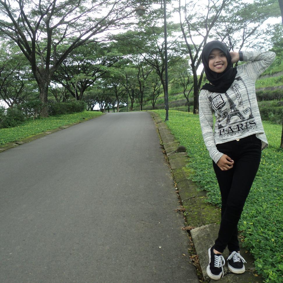 Reres ({}) ini gue semua tentang gue dan akan tetap jadi kehidupan gue :D so ga usah ngatur* gue :p