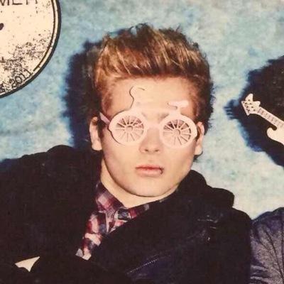 follow @mgclxff she fb !!- x