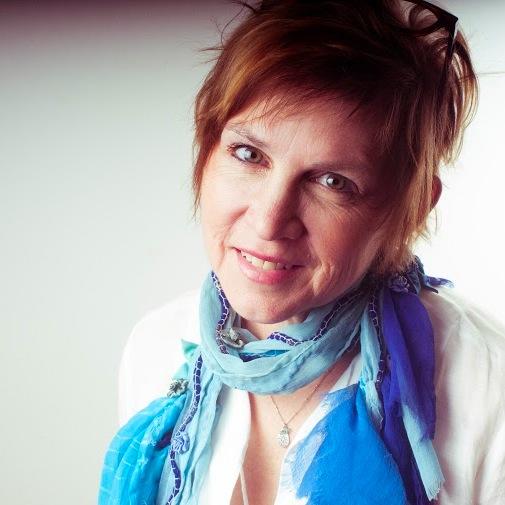 @LizabethSipes is a #Playwright #Director #Actor #Educator & the Artistic Director of @12_Miles_North. Don't miss her autobiographical play #BugBite!