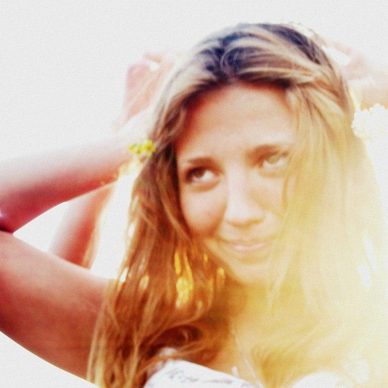 Funny, kind, creative and a little bit crazy. Writer, editor, freelancer, journalist.