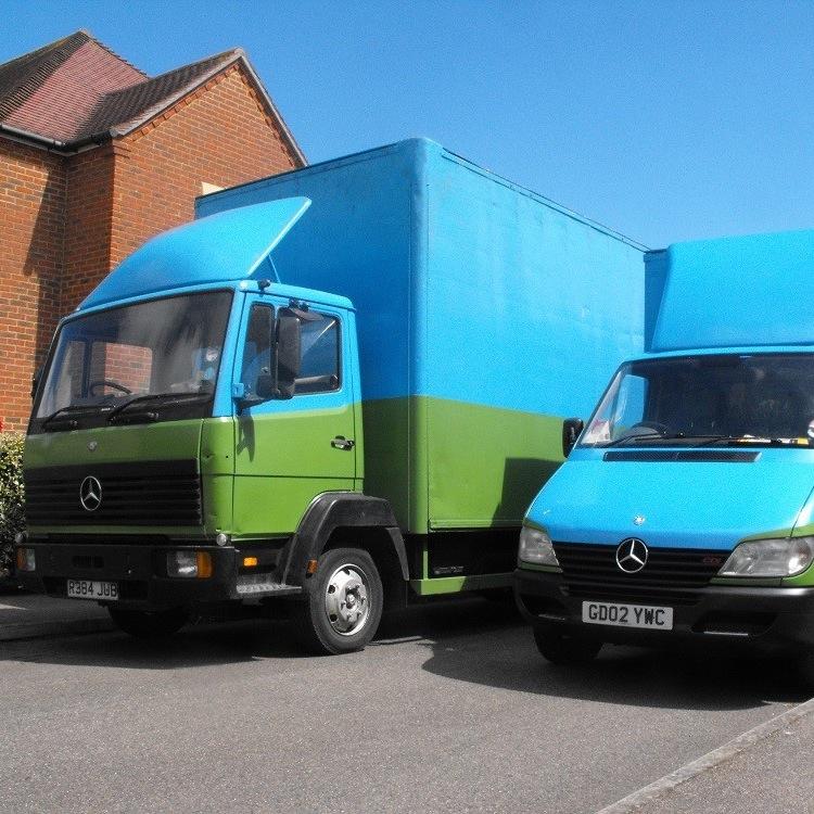 We are a small but well established family removals firm based in #Maidstone #Kent We offer packing, removal & storage services. Call 01622 672217 for a quote.