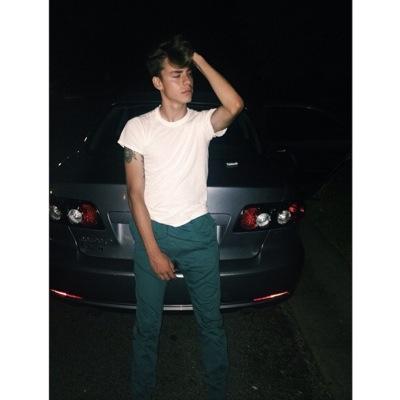 follow @bzmoidylan or I unfollow.