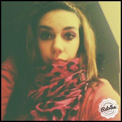 Sono una ragazza che ti da la vita ma se la deludi ti sbatte la porta in facciA