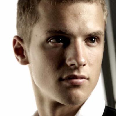 KingMcLaggen's profile picture. The handsomest Gryffindor. Quidditch player. On a first-name basis with Hermione.