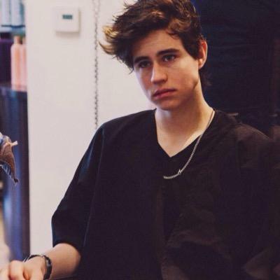 follow @G0LDENGRIER for shawn+cam