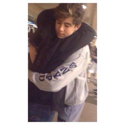 follow @G0LDENGRIER :) for shawn+cam
