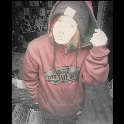 im max||single&gay||damien is my brother|| im a devil