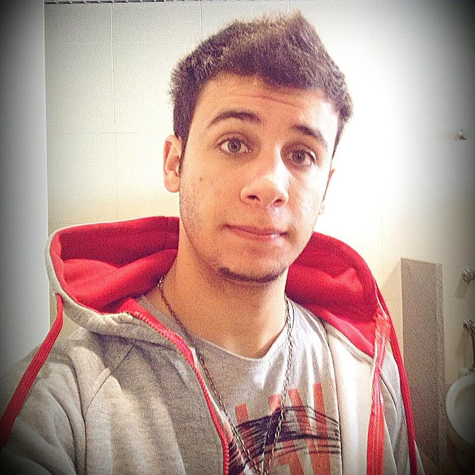 Não eu não irei taca-lhe pau huehue :v 19, Curitiba - PR, Whats pede pelo privado Segue la no insta  marcoveiio vlw flw ;)