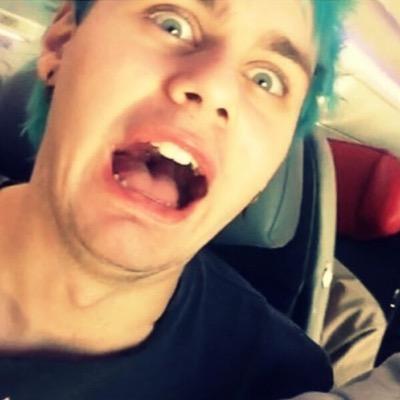 pls follow @lxrrywlarus and check out my new blog on tumblr