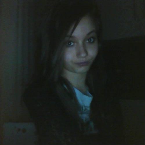 I'm 20 if you want to know me follow me It's easy