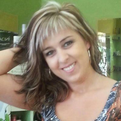 Trabajo en mi salon de peluqueria Mária Esteban en Segovia,España
Hairdresser,Spain