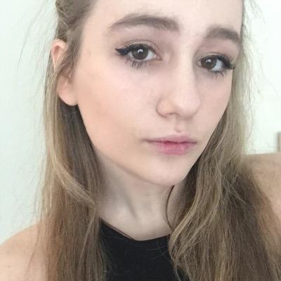 melanie is a beautiful princess idc what you say ://