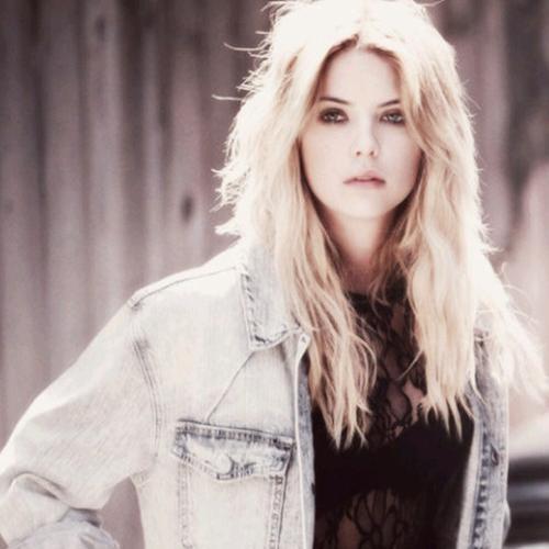 u want a free follow ? follow @SallyLpx and you ll get it