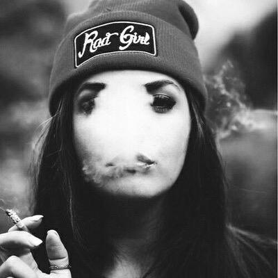 __confusa's profile picture. Me aleje y me di cuenta que realmente no les importaba. {30M'}