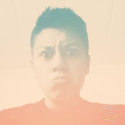 todos tenemos  a esa persona que con un simple hola nos cambia nuestro estado de animo