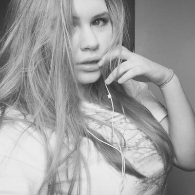 follow @maddaaay_