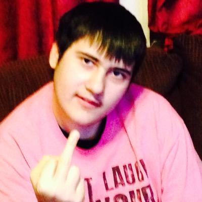 single 19 looking for the right kinda girl that I will love and charish