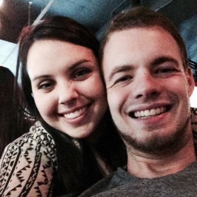 ElliTillotson's profile picture. 