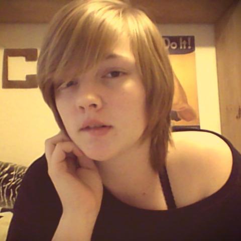 Funny easygoing, singer, im nice, until you piss me off lol PANCAKE LIFE or WAFFLES both are sweet XD smoke with me :)