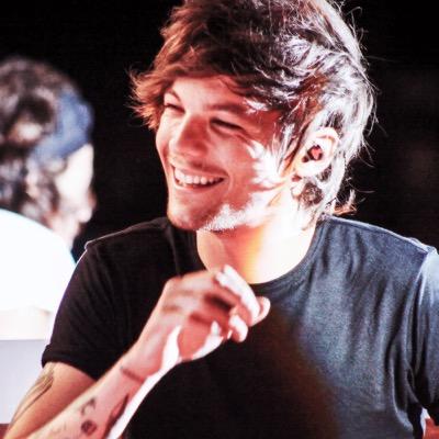 IN RETURN FOR THIS FOLLOW , FOLLOW @69sftlwt OR ILL UNFOLLOW U