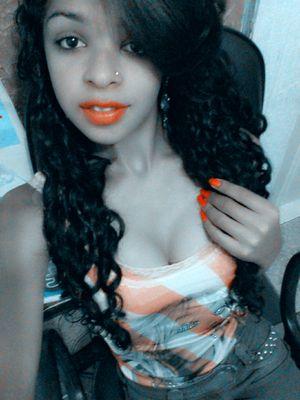 → Euu queroo. Euu PossO. Euu coonsiigO ← ●๋• Siimplees αssiim ~ Twittando até o fim! ;p                    ⇨INSTA:@poxa_claudinhah
